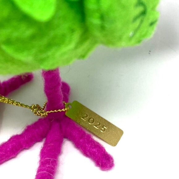 Featherly Friends™ Zombie Halloween Bird Figurine - Hyde and EEK! Boutique™ - Picture 6 of 7